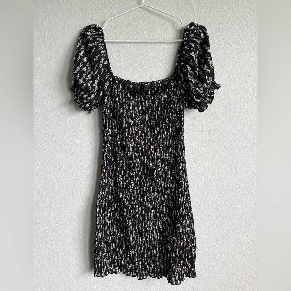 Stretchy mini black and white dress